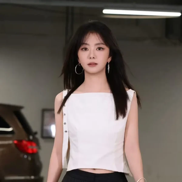 The most loved look of Tan Song Yun today