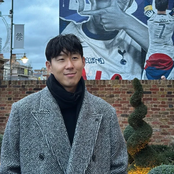展现Son Heungmin魅力的代表照片