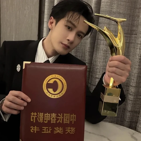 The most loved look of Tan Jianci today
