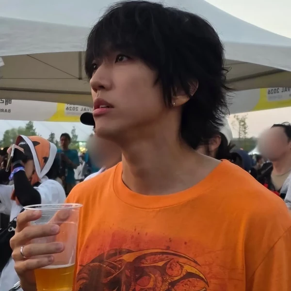 充滿粉絲愛的李承允人氣照片