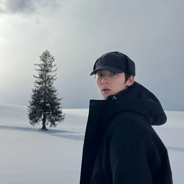 Popular photo full of fans’ love for Hwang Minhyun