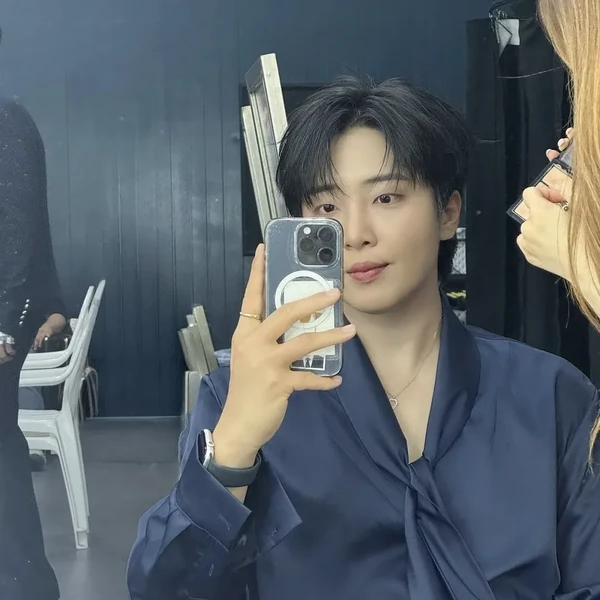 Popular photo full of fans’ love for Hwang Yunsung