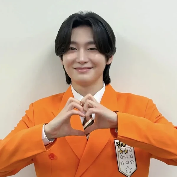Popular photo full of fans’ love for Kim Yongbin