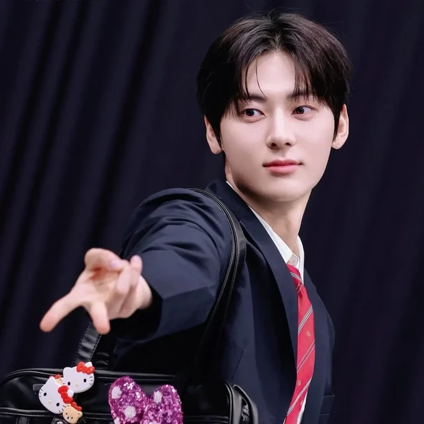 The most loved look of Hwang Minhyun today