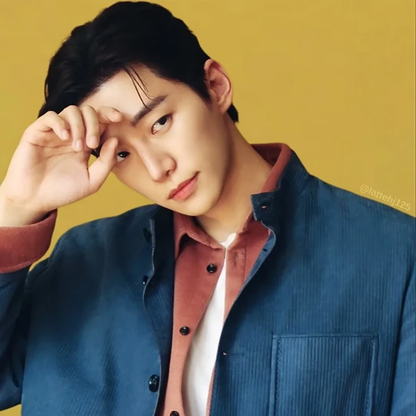 Foto populer Lee Junho yang penuh cinta dari penggemar