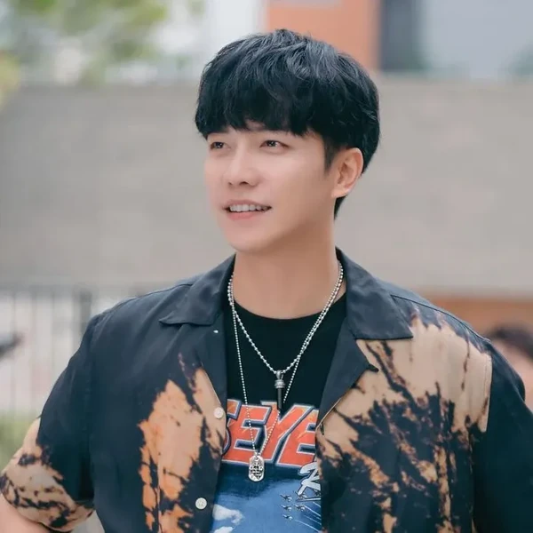 Penampilan Lee Seunggi yang paling disukai hari ini
