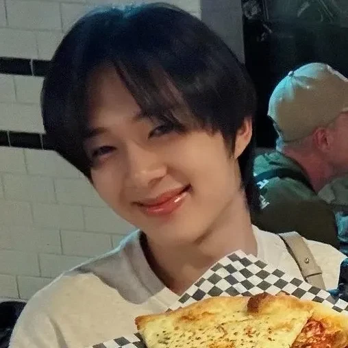 Popular photo full of fans’ love for NuNew