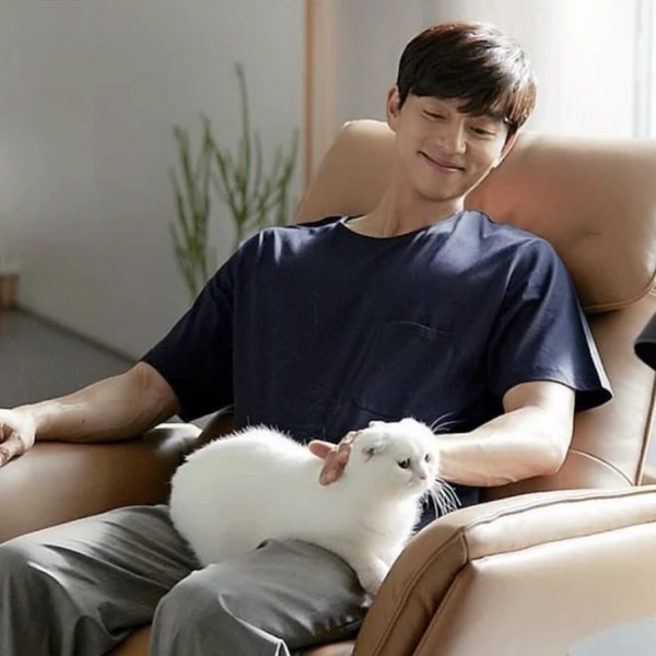Popular photo full of fans’ love for Gong Yoo