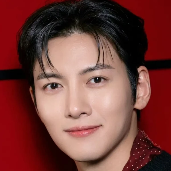 Popular photo full of fans’ love for Ji Changwook