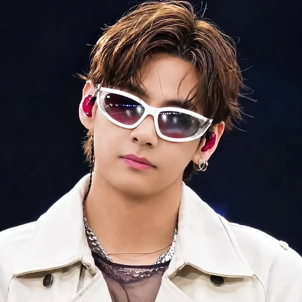 Top moment of Kim Taehyung (V) chosen by fans