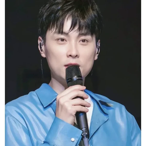 The most loved look of Min Kyunghoon today