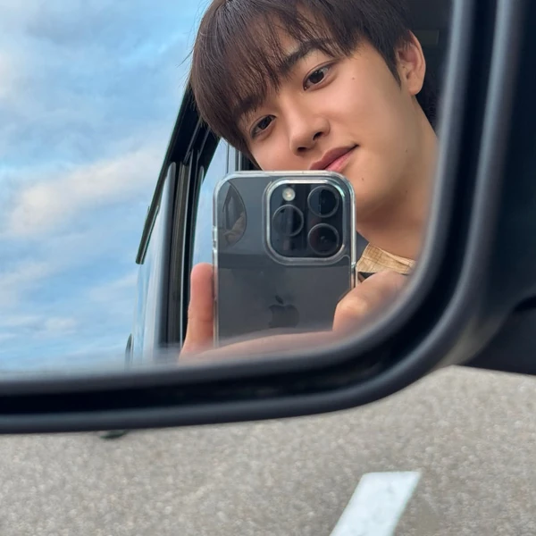 Foto populer Doh Kyungsoo (D.O.) yang penuh cinta dari penggemar