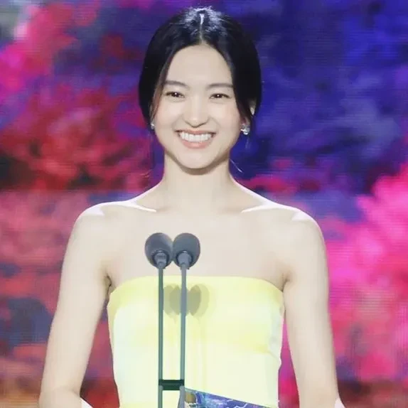 Popular photo full of fans’ love for Kim Taeri