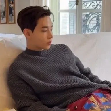 Popular photo full of fans’ love for Henry