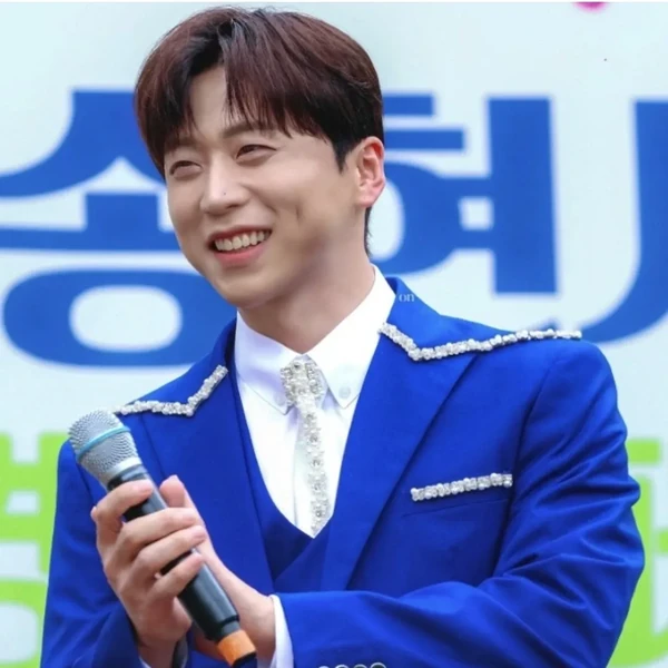 Popular photo full of fans’ love for Namgung Jin