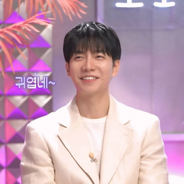 Penampilan Lee Seunggi yang paling disukai hari ini