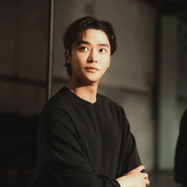 Penampilan Rowoon yang paling disukai hari ini