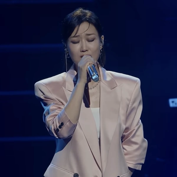 The most loved look of Jang Yoonjeong today