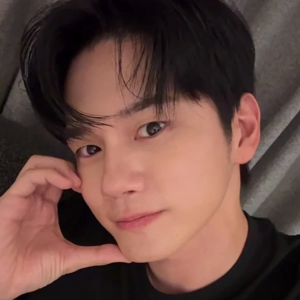 今天最受喜愛的邕聖祐模樣