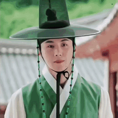 Representative photo of Kim Seonho showing their charm