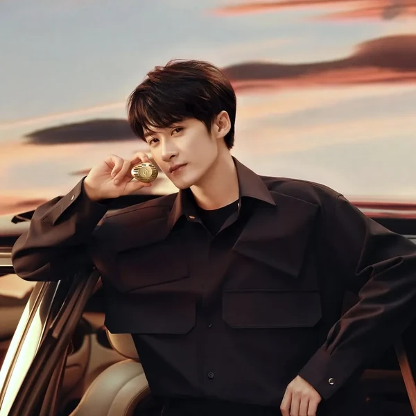 Popular photo full of fans’ love for Tan Jianci