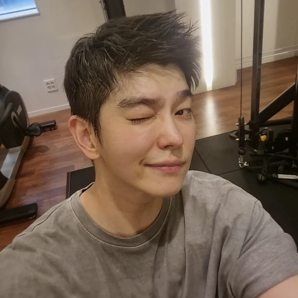 The most loved look of Yoon Kyunsang today