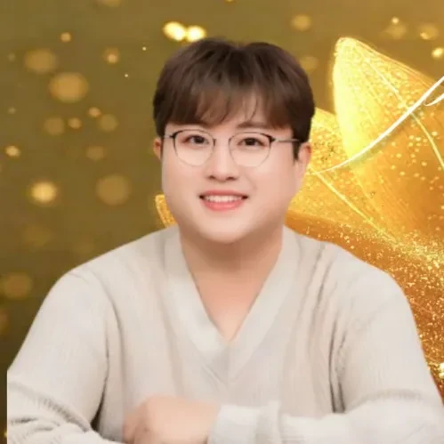 The most loved look of Kim Hojoong today