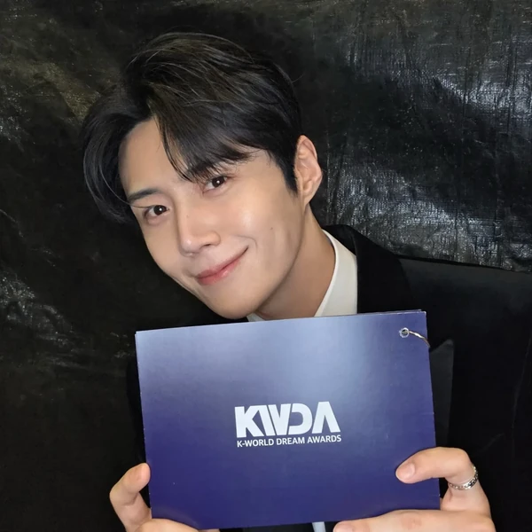 Popular photo full of fans’ love for Kim Seonho