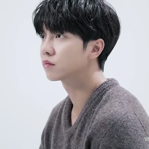 The most loved look of Lee Seunggi today