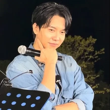 Foto populer Lee Seunggi yang penuh cinta dari penggemar