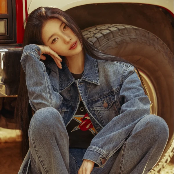 The most loved look of Bae Suzy today