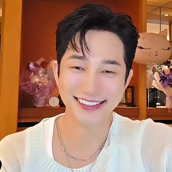 Popular photo full of fans’ love for Park Sihoo