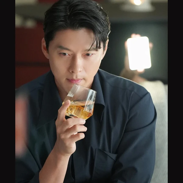 Foto populer Hyun Bin yang penuh cinta dari penggemar