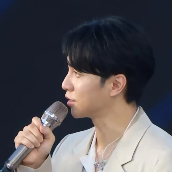 Penampilan Lee Seunggi yang paling disukai hari ini
