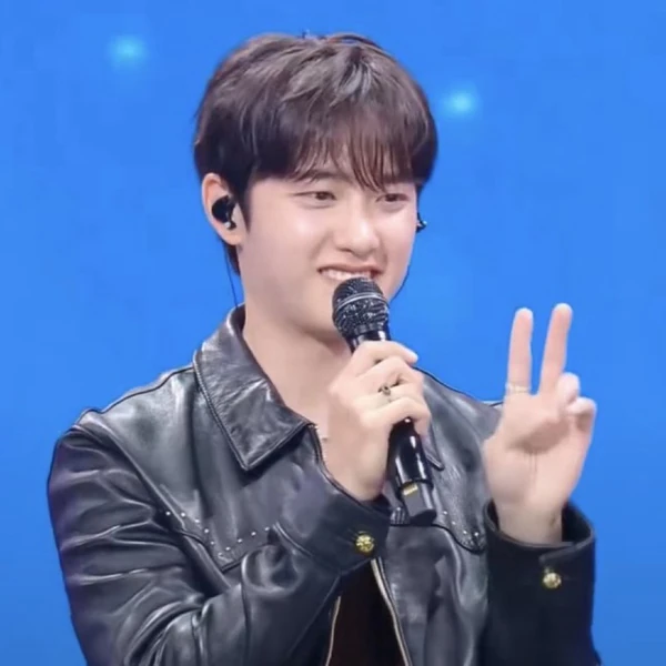 Penampilan Doh Kyungsoo (D.O.) yang paling disukai hari ini