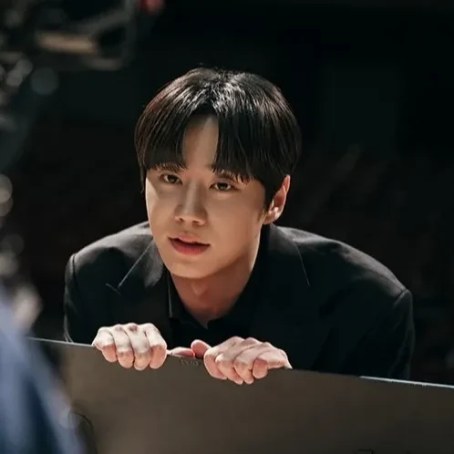 Popular photo full of fans’ love for Lee Junyoung
