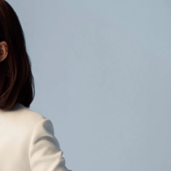Popular photo full of fans’ love for Jang Nara