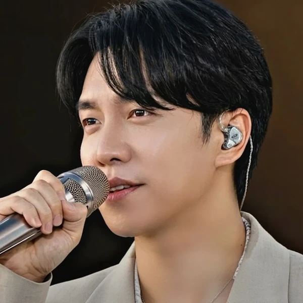 The most loved look of Lee Seunggi today