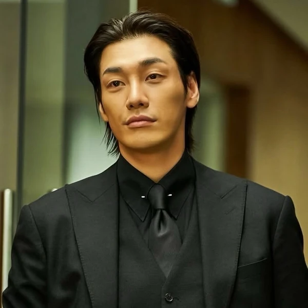The most loved look of Kim Youngkwang today