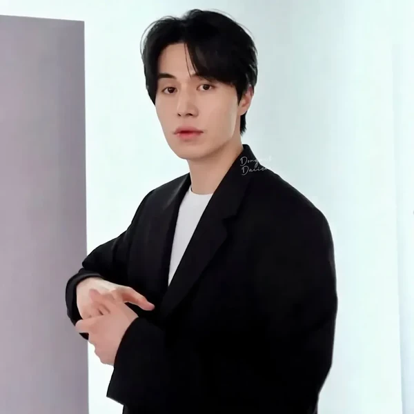 Popular photo full of fans’ love for Lee Dongwook