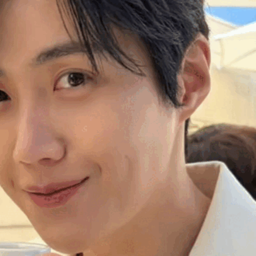 Popular photo full of fans’ love for Kim Seonho