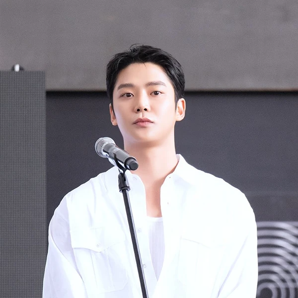 Foto populer Rowoon yang penuh cinta dari penggemar