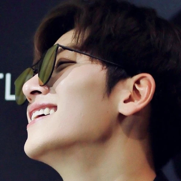 Popular photo full of fans’ love for Ji Changwook