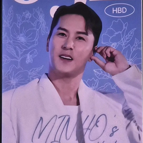 Foto populer Jang Minho yang penuh cinta dari penggemar