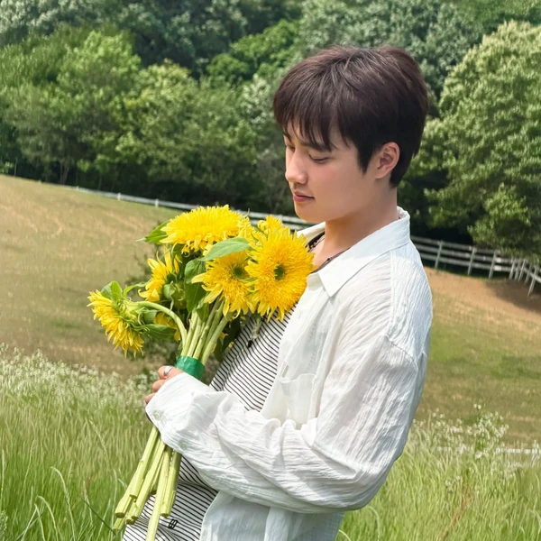 Foto populer Doh Kyungsoo (D.O.) yang penuh cinta dari penggemar