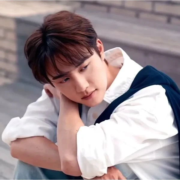 Foto populer Doh Kyungsoo (D.O.) yang penuh cinta dari penggemar