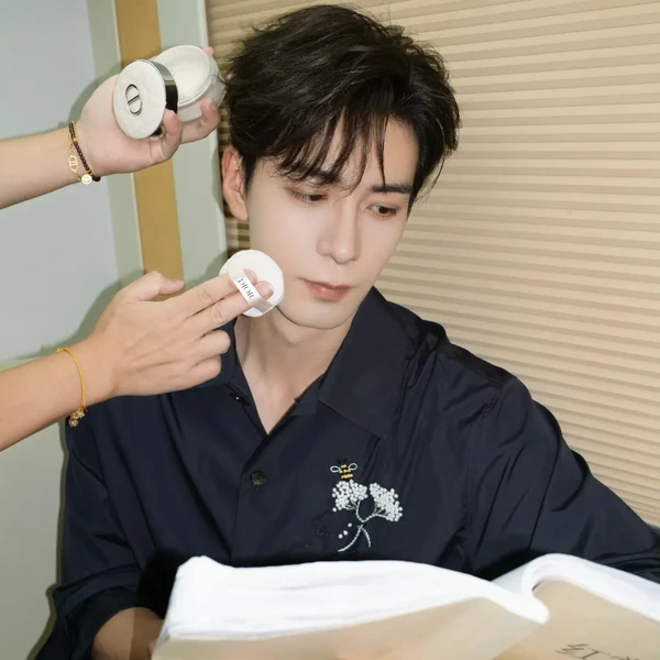 The most loved look of Chen Xingxu today
