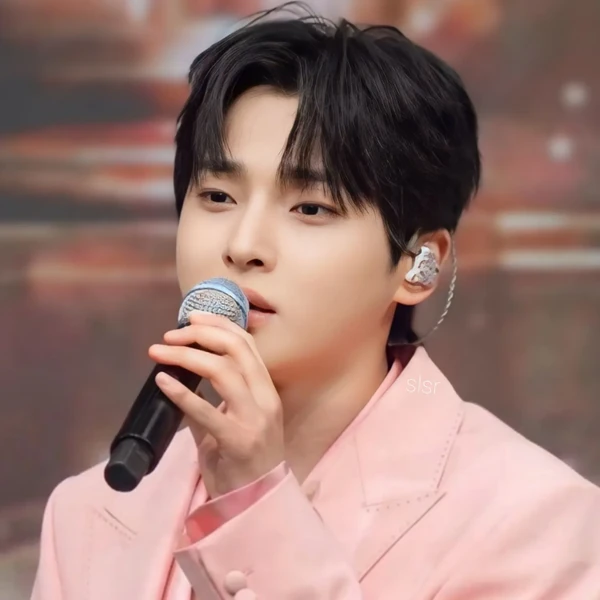 The most loved look of Seong Ri today