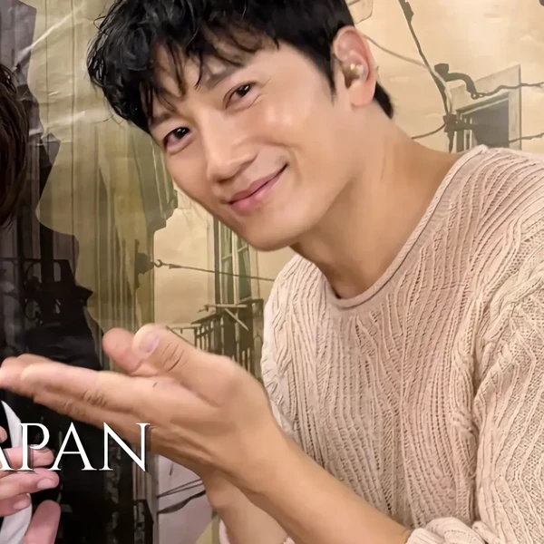 The most loved look of Ji Sung today