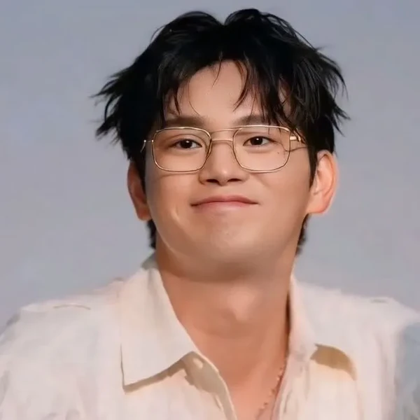 Foto populer Seo Inguk yang penuh cinta dari penggemar
